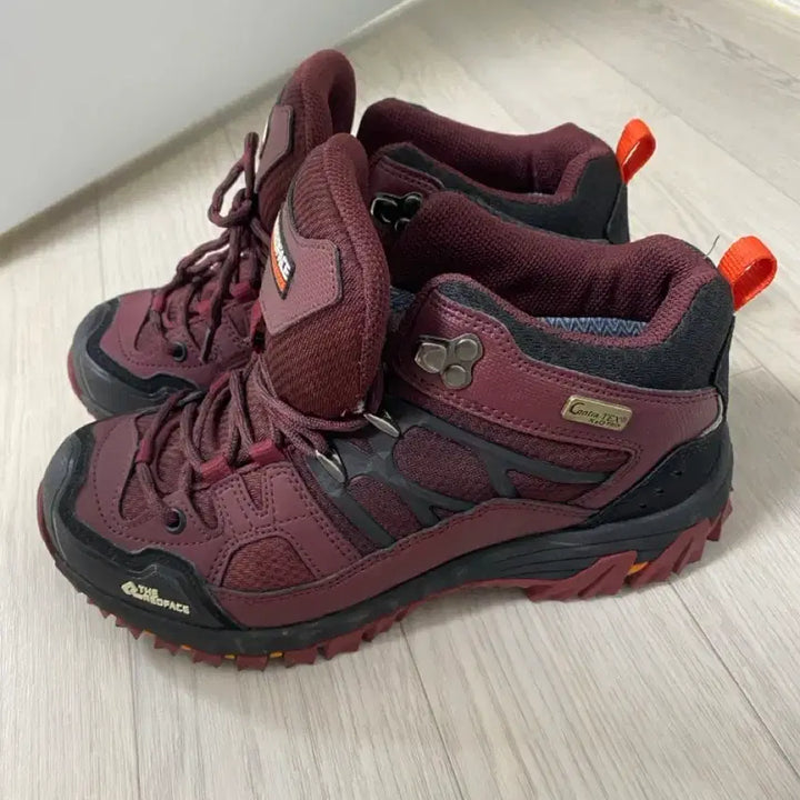 [BUNJANG] Redface Vulcan Mid Hiking Boots / 레드페이스 콘트라 불칸 미드 등산화