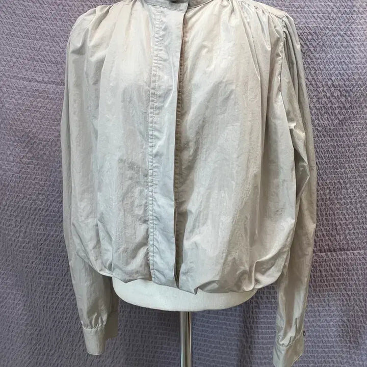 [BUNJANG] TIME Crinkle Texture Pleated Hem Crop Jumper (Light Grey) / 25년TIME 크링클 텍스처 플리티드 헴 크롭 점퍼 라이트그레이 새옷급