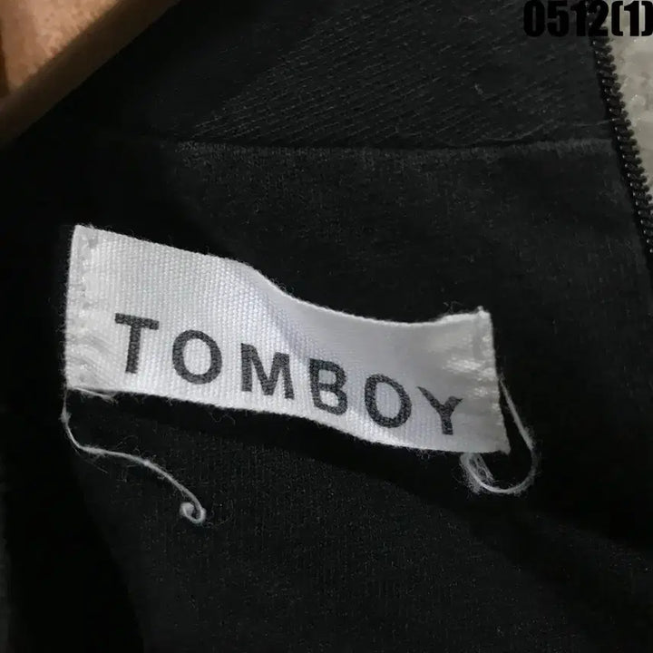[BUNJANG] Tomboy Black Short-Sleeve T-Shirt (Free Size) / 톰보이 블랙 반팔 티셔츠 F