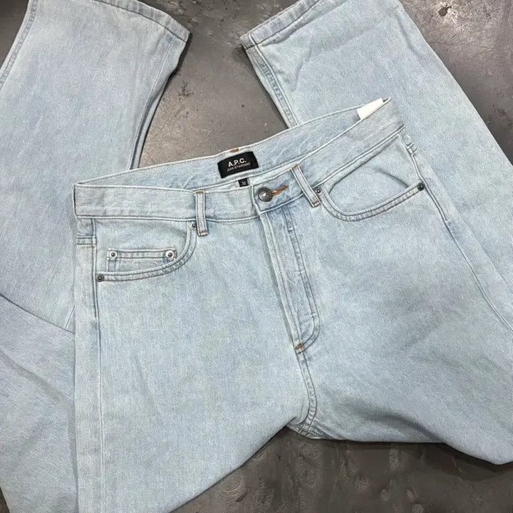 [BUNJANG] A.P.C. Light Wash Denim Pants Size 30 / A.P.C. 연청 데님 팬츠 30사이즈