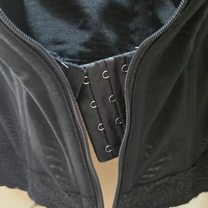 [BUNJANG] Vivian Black Corset Top Lace Detail / 비비안 블랙 코르셋 탑 레이스 장식95