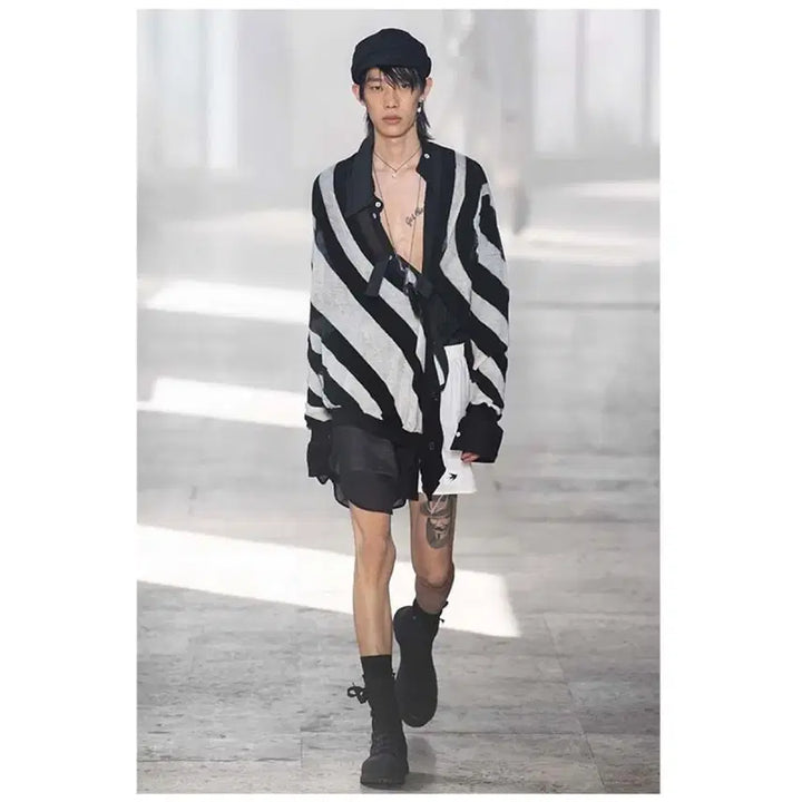 [BUNJANG] And Wander 20SS Diagonal Asymmetric Stripe Zebra Cardigan / 앤드뮐미스터 20ss 사선 비대칭 스트라이프 지브라 가디건