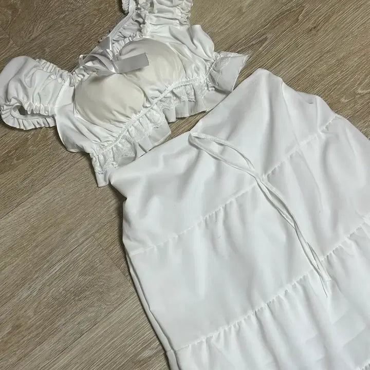 [BUNJANG] White Frill Crop Top and Mini Skirt Set / 새상품) 베트남에서 구매한 투피스