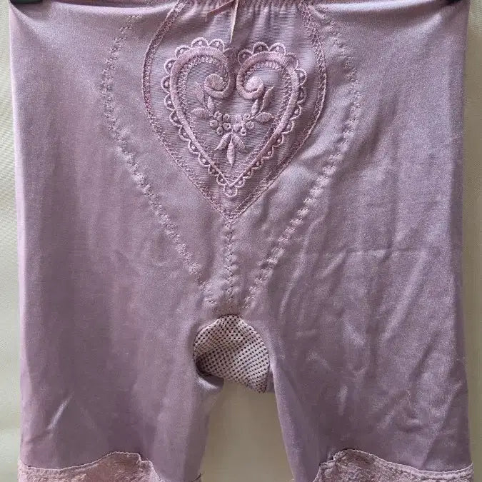 [BUNJANG] Purple Heart Embroidered Girdle (Size 90) / 거들90