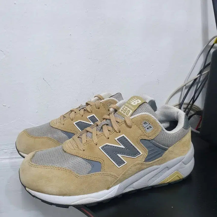 [BUNJANG] New Balance 580 Beige Sneakers (240) / 뉴발란스 580 베이지 운동화(240)