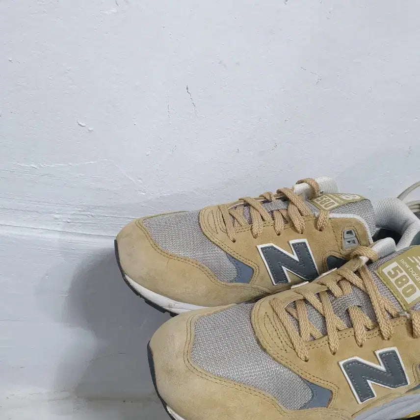 [BUNJANG] New Balance 580 Beige Sneakers (240) / 뉴발란스 580 베이지 운동화(240)