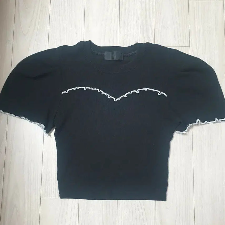 [BUNJANG] Viva Ruby Cropped T-Shirt / 비바루비 크롭반팔티셔츠