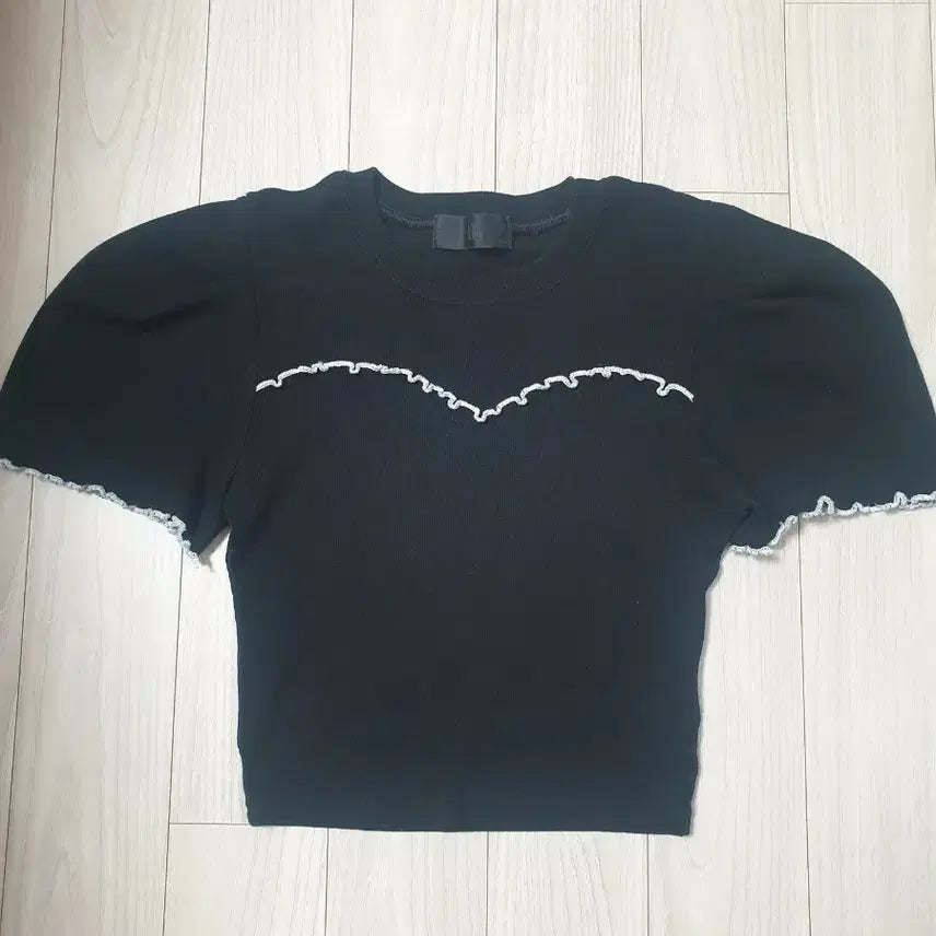 [BUNJANG] Viva Ruby Cropped T-Shirt / 비바루비 크롭반팔티셔츠