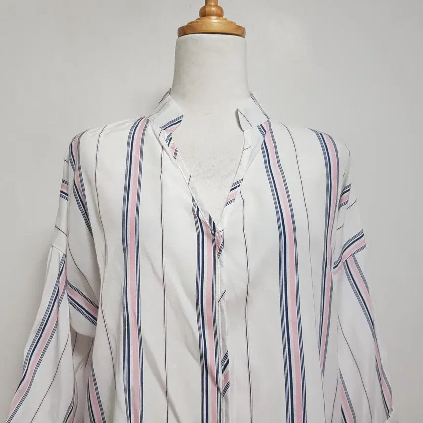 [BUNJANG] V-Neck Stripe Shirt (Free Size) / 1931/브이넥셔츠 여 free사이즈 스트라이프셔츠(새상품)/내옷방