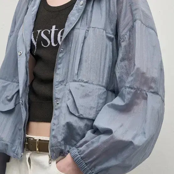[BUNJANG] SYSTEM Sheer Crinkle Panel Crop Jumper Smoke Blue / 25년SYSTEM 시어 크링클 패널 크롭 점퍼 스모크블루 정품