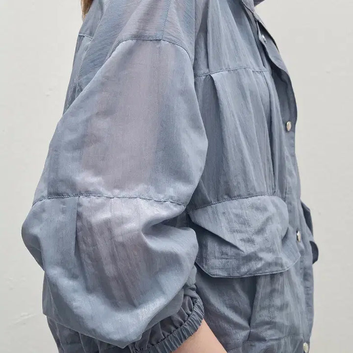 [BUNJANG] SYSTEM Sheer Crinkle Panel Crop Jumper Smoke Blue / 25년SYSTEM 시어 크링클 패널 크롭 점퍼 스모크블루 정품