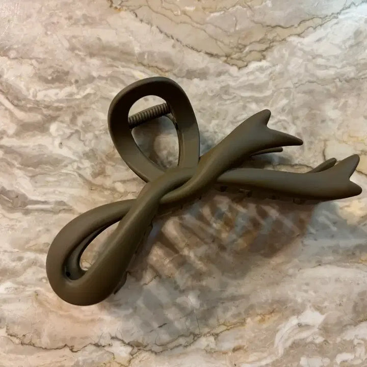 [BUNJANG] Ribbon Matte Hair Claw Clip - Olive Green / 새상품) 리본 매트 헤어 집게핀 올리브그린 헤어핀
