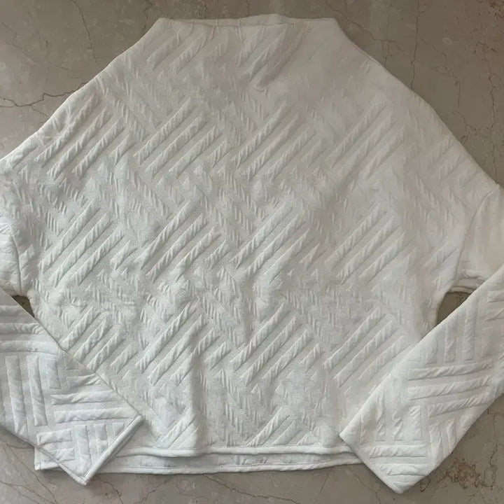 [BUNJANG] Zara White Quilted Sweatshirt M / 자라 화이트 퀼팅 맨투맨 M