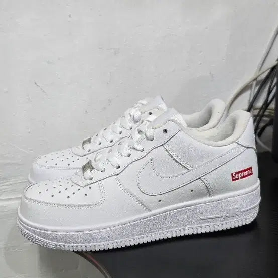 [SOLD OUT] 나이키 에어포스1 슈프림 화이트(230)