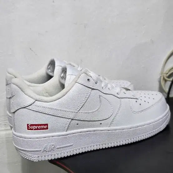 [SOLD OUT] 나이키 에어포스1 슈프림 화이트(230)