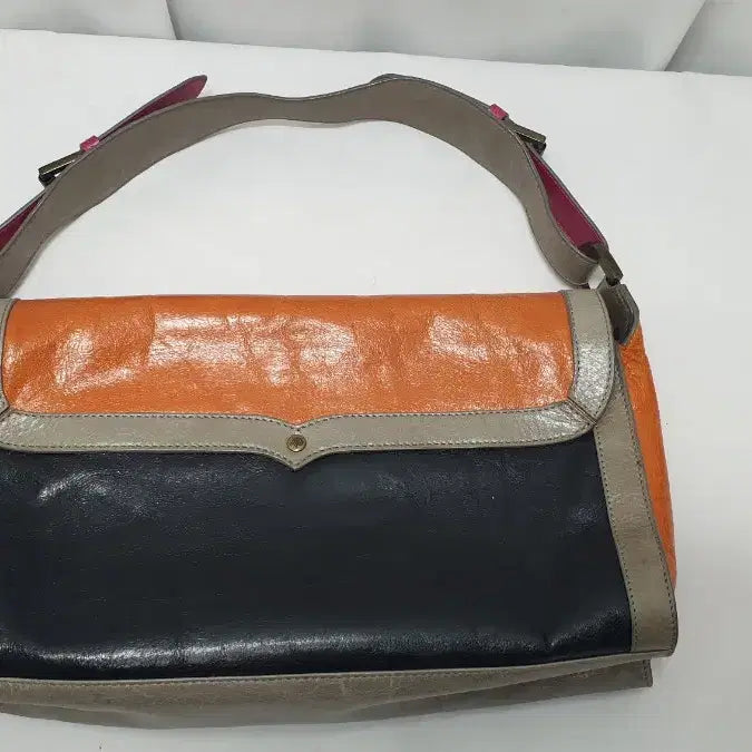 [BUNJANG] Mulberry Leather Crossbody Bag with Floral Accent / Murberry 멀버리