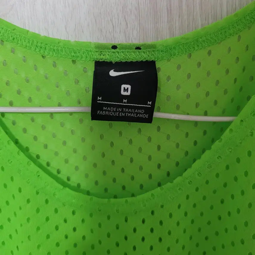 [BUNJANG] Nike Fluorescent Mesh Tank Top (Size M) / 나이키 형광 메쉬 탱크탑 M