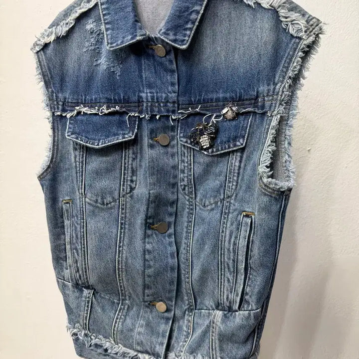 [BUNJANG] O2ND (Ozcecon) Embellished Denim Vest / 정품) O2ND 오즈세컨 한섬 데미지 디테일 데님 조끼 0