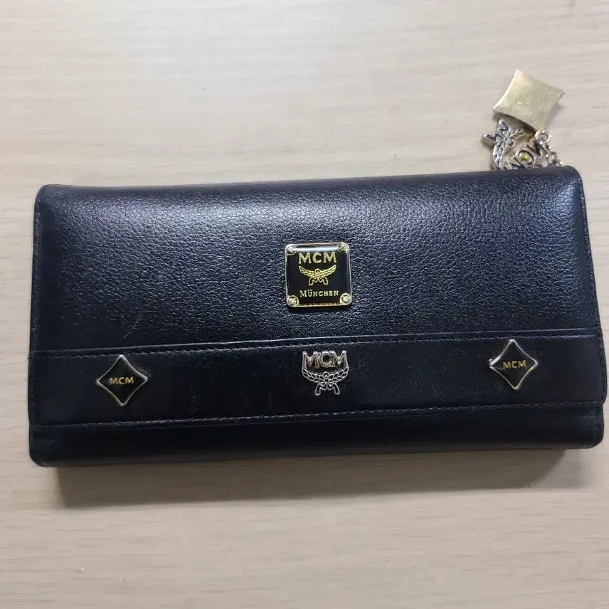 [BUNJANG] MCM Black Long Wallet with Keyring / 엠씨엠 MCM 블랙 장지갑 + 키링