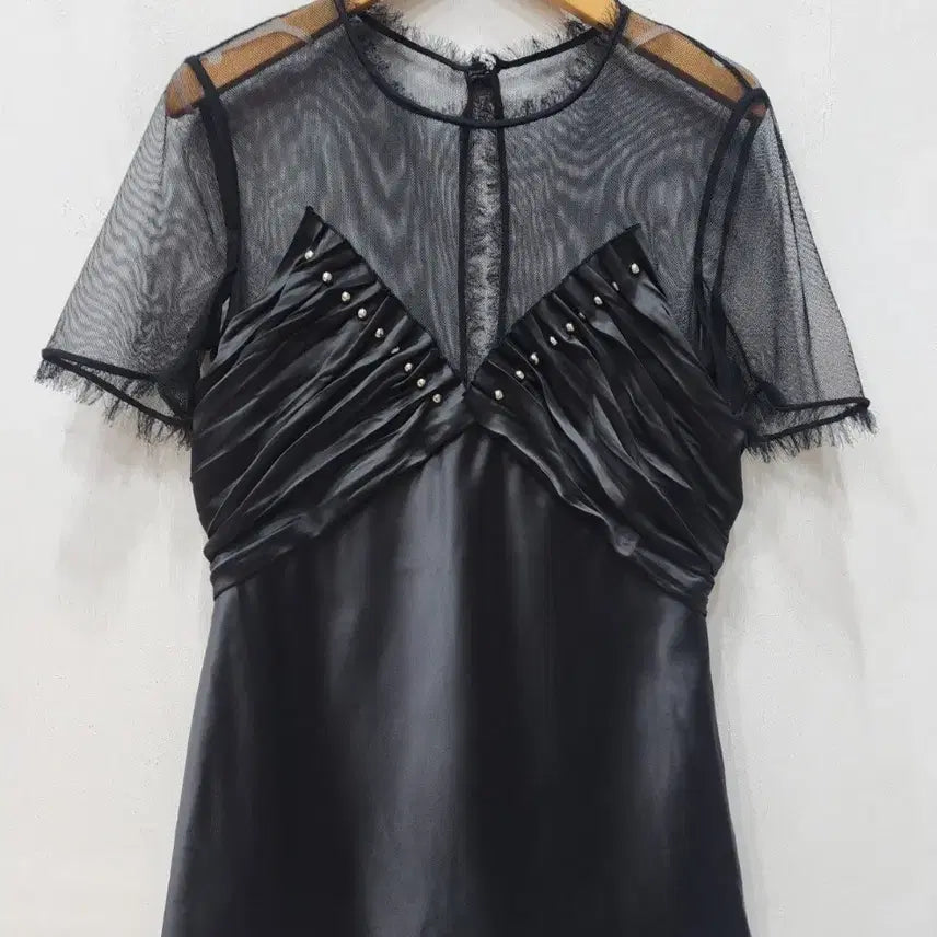 [BUNJANG] Vera Wang Black See-through Satin Shirring Blouse Size 48 / 베라왕 블랙 시스루 새틴 셔링 블라우스 48사이즈