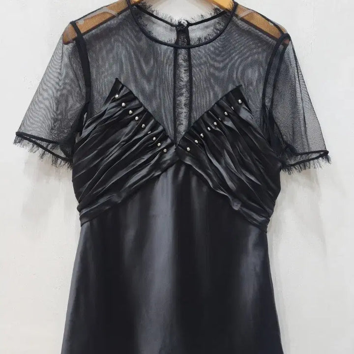 [BUNJANG] Vera Wang Black See-through Satin Shirring Blouse Size 48 / 베라왕 블랙 시스루 새틴 셔링 블라우스 48사이즈