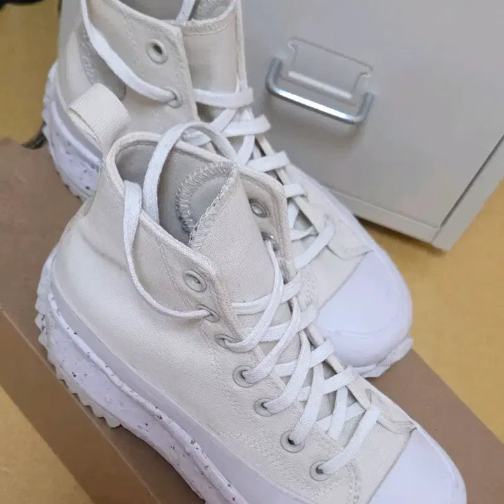 [BUNJANG] Converse Run Star Hike Limited Edition White Sneakers High Top Size 220 / 컨버스 런스타 하이크 한정판 화이트 스니커즈 하이 220사이즈