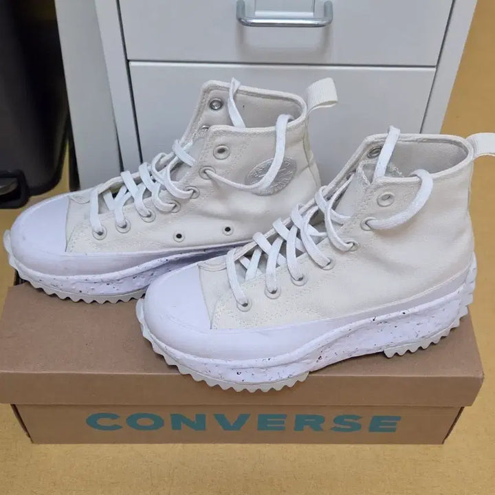 [BUNJANG] Converse Run Star Hike Limited Edition White Sneakers High Top Size 220 / 컨버스 런스타 하이크 한정판 화이트 스니커즈 하이 220사이즈