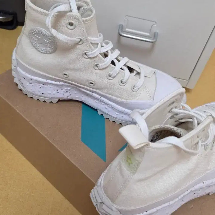 [BUNJANG] Converse Run Star Hike Limited Edition White Sneakers High Top Size 220 / 컨버스 런스타 하이크 한정판 화이트 스니커즈 하이 220사이즈