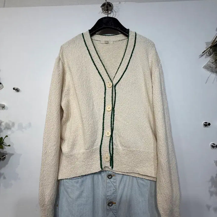 [BUNJANG] Cardigan (Size 55-66) / 가디건 .여튼오염2곳        싸이즈 :  55-66넉넉