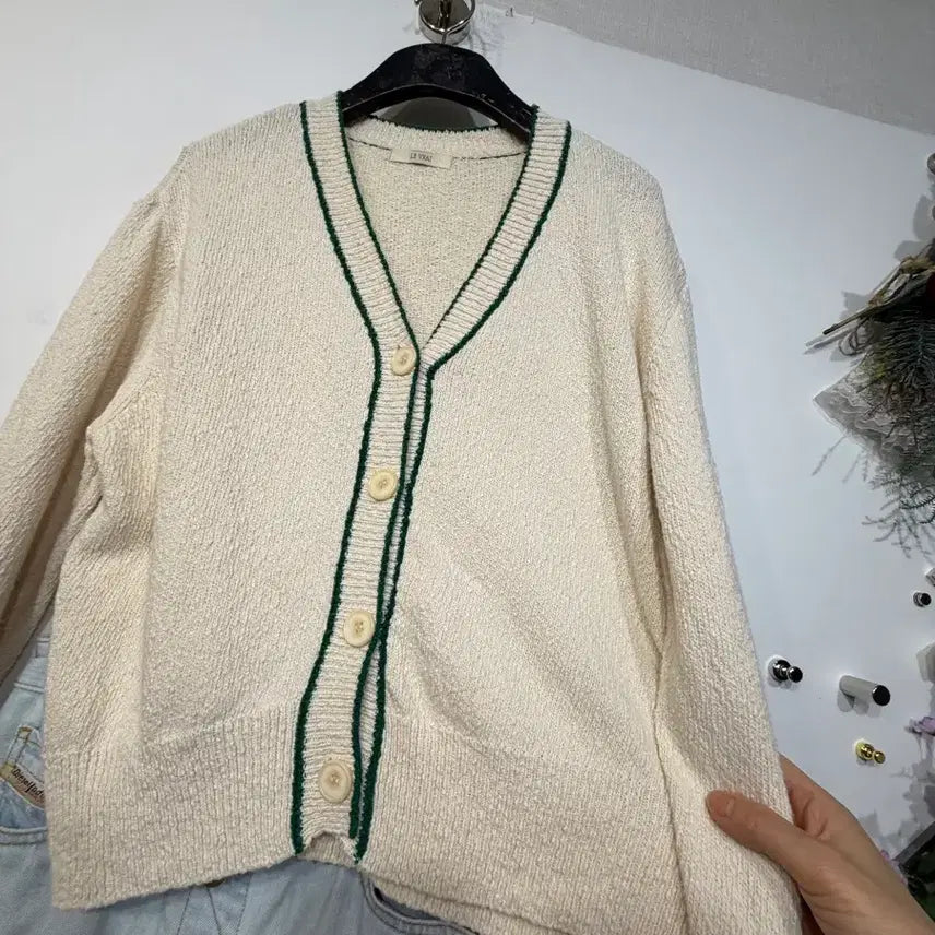 [BUNJANG] Cardigan (Size 55-66) / 가디건 .여튼오염2곳        싸이즈 :  55-66넉넉