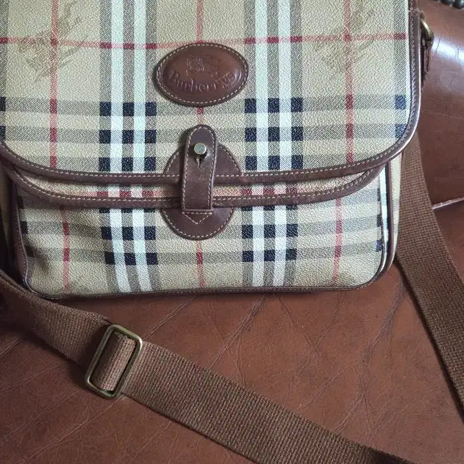 [BUNJANG] Burberry Vintage Nova Check Messenger Crossbody Bag / 버버리 빈티지 노바체크 메신저 크로스