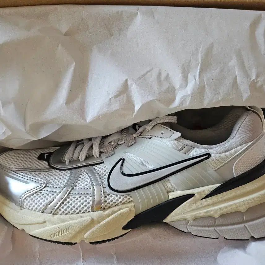 [BUNJANG] Nike V2K Run Summit White Silver / 나이키 V2K 런 서밋 화이트 실버 275 새상품