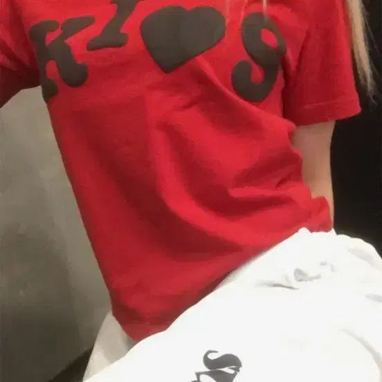 [BUNJANG] Bumpy Kiss Logo Short Sleeve T-Shirt Red / 킴스 범피 키스 로고 반팔 티셔츠 레드 반팔