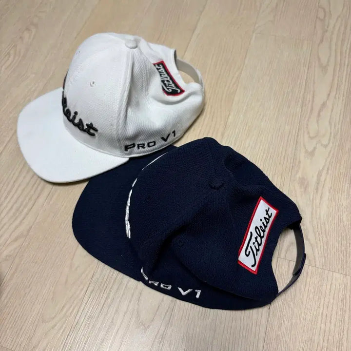 [SOLD OUT] 타이틀리스트 스냅백 골프 모자 네이비/화이트
