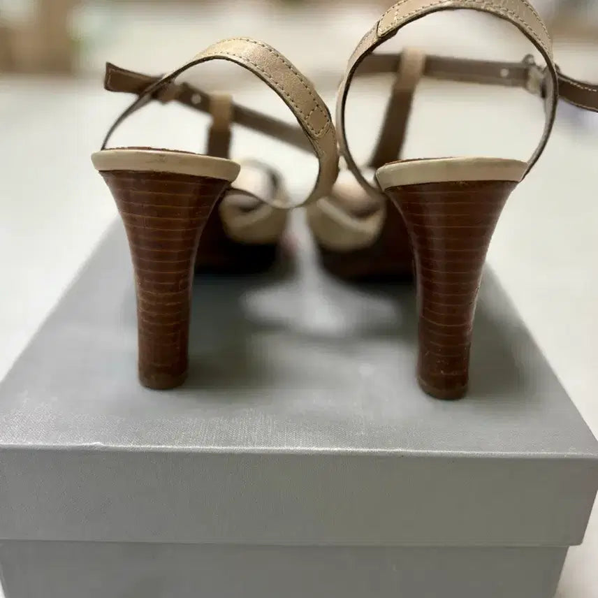 [BUNJANG] Progetto Glam Beige Wingtip Heels / 이태리 프로제토 글램 베이지 윙팁 힐 36(230~235mm)