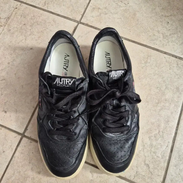 [BUNJANG] Autry Medalist Sneakers Black Size 40 (265mm) / 오트리 메달리스트 블랙 스니커즈 40사이즈 265mm