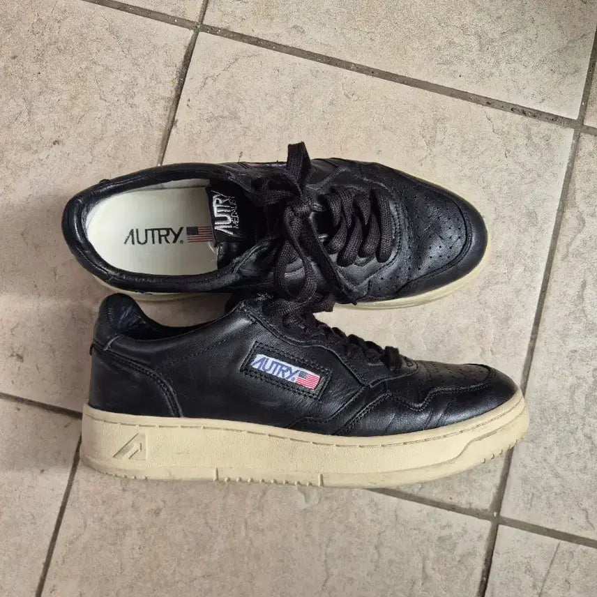 [BUNJANG] Autry Medalist Sneakers Black Size 40 (265mm) / 오트리 메달리스트 블랙 스니커즈 40사이즈 265mm
