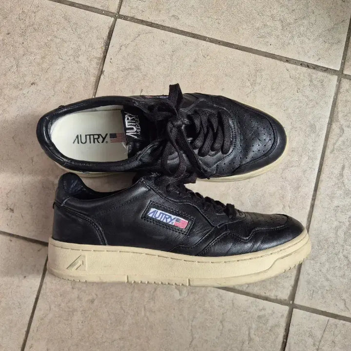 [BUNJANG] Autry Medalist Sneakers Black Size 40 (265mm) / 오트리 메달리스트 블랙 스니커즈 40사이즈 265mm