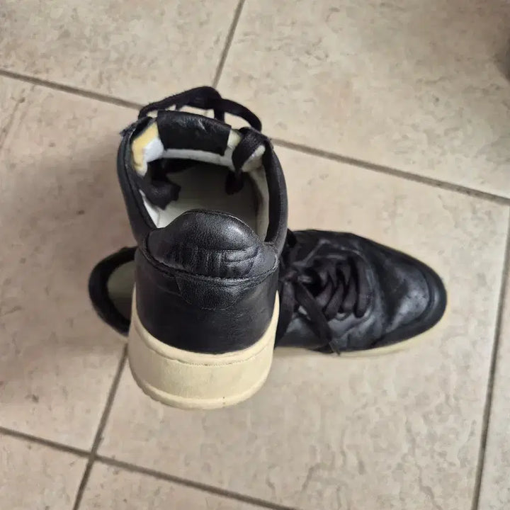 [BUNJANG] Autry Medalist Sneakers Black Size 40 (265mm) / 오트리 메달리스트 블랙 스니커즈 40사이즈 265mm