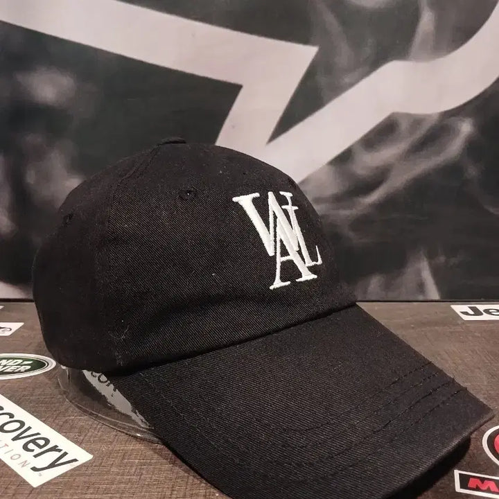 [BUNJANG] Wooalong Signature Logo Ball Cap - Black / 우알롱 시그니처 로고 볼캡