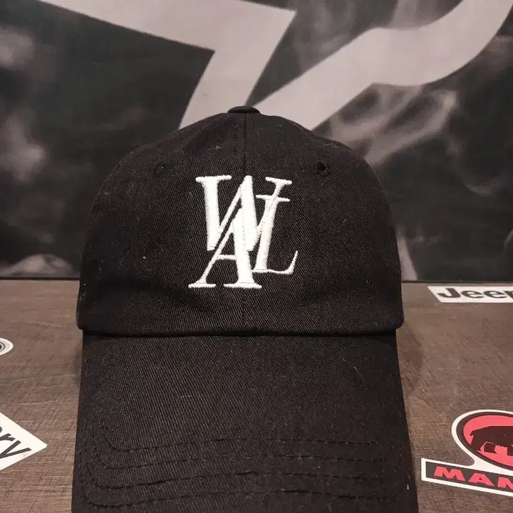 [BUNJANG] Wooalong Signature Logo Ball Cap - Black / 우알롱 시그니처 로고 볼캡