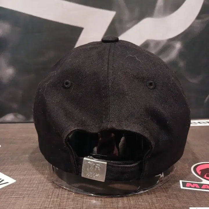 [BUNJANG] Wooalong Signature Logo Ball Cap - Black / 우알롱 시그니처 로고 볼캡
