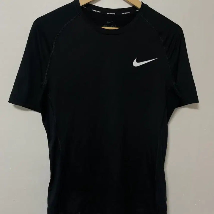[BUNJANG] Nike Dri-FIT Performance Stretch Short-Sleeve T-Shirt / 105 나이키 드라이핏 기능성 스판 반팔티 정품