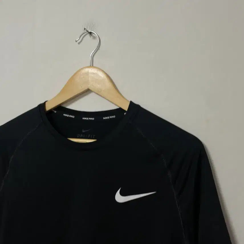 [BUNJANG] Nike Dri-FIT Performance Stretch Short-Sleeve T-Shirt / 105 나이키 드라이핏 기능성 스판 반팔티 정품