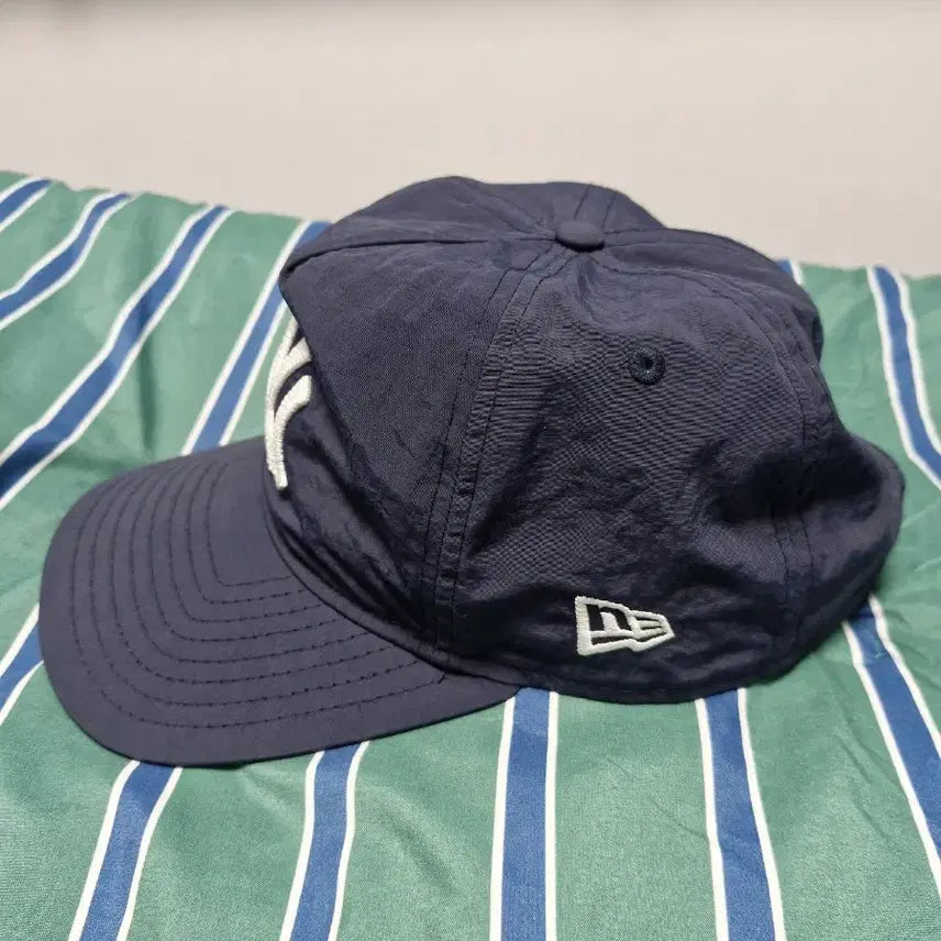 [SOLD OUT] 뉴에라 비이커 나일론