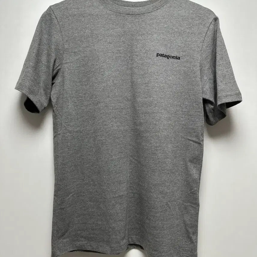 [BUNJANG] Patagonia P-6 Logo Regular Fit Short Sleeve T-Shirt - Grey, Size S / 파타고니아 그레이 S 반팔티 새상품
