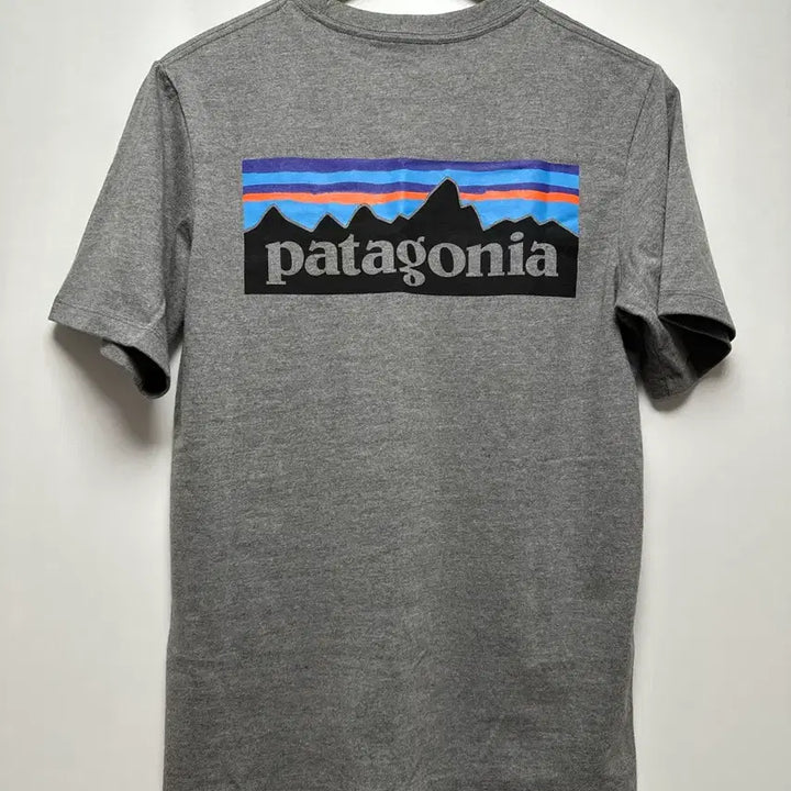 [BUNJANG] Patagonia P-6 Logo Regular Fit Short Sleeve T-Shirt - Grey, Size S / 파타고니아 그레이 S 반팔티 새상품