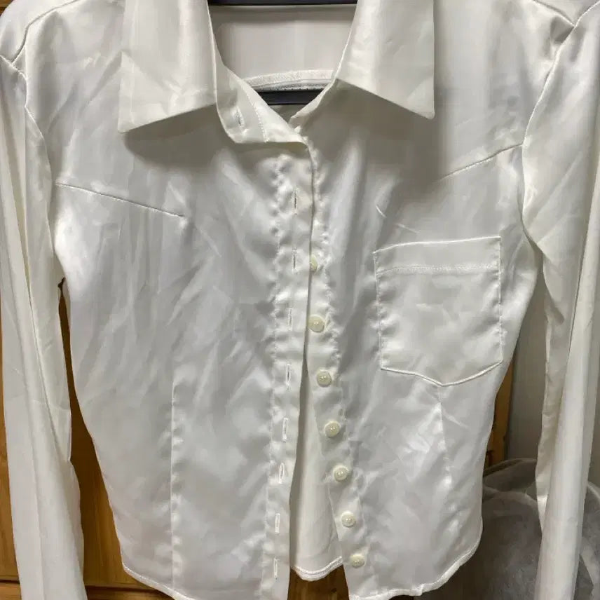 [BUNJANG] Fayeed Satin Shirt / 페일제이드 새틴 크롭 셔츠