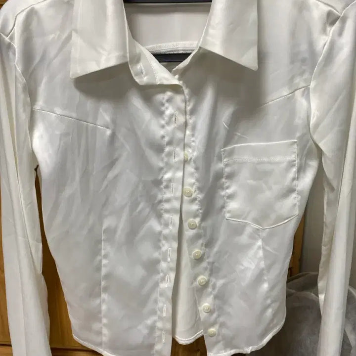 [BUNJANG] Fayeed Satin Shirt / 페일제이드 새틴 크롭 셔츠