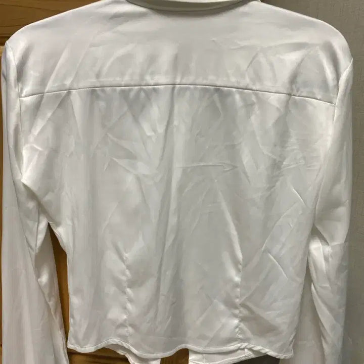 [BUNJANG] Fayeed Satin Shirt / 페일제이드 새틴 크롭 셔츠